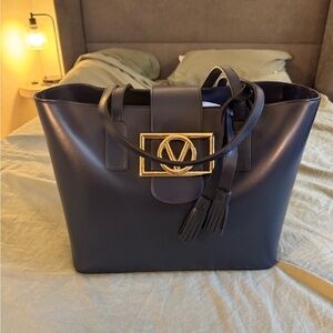 Valentino by Mario Valentino
Marion Super V Leather Tote